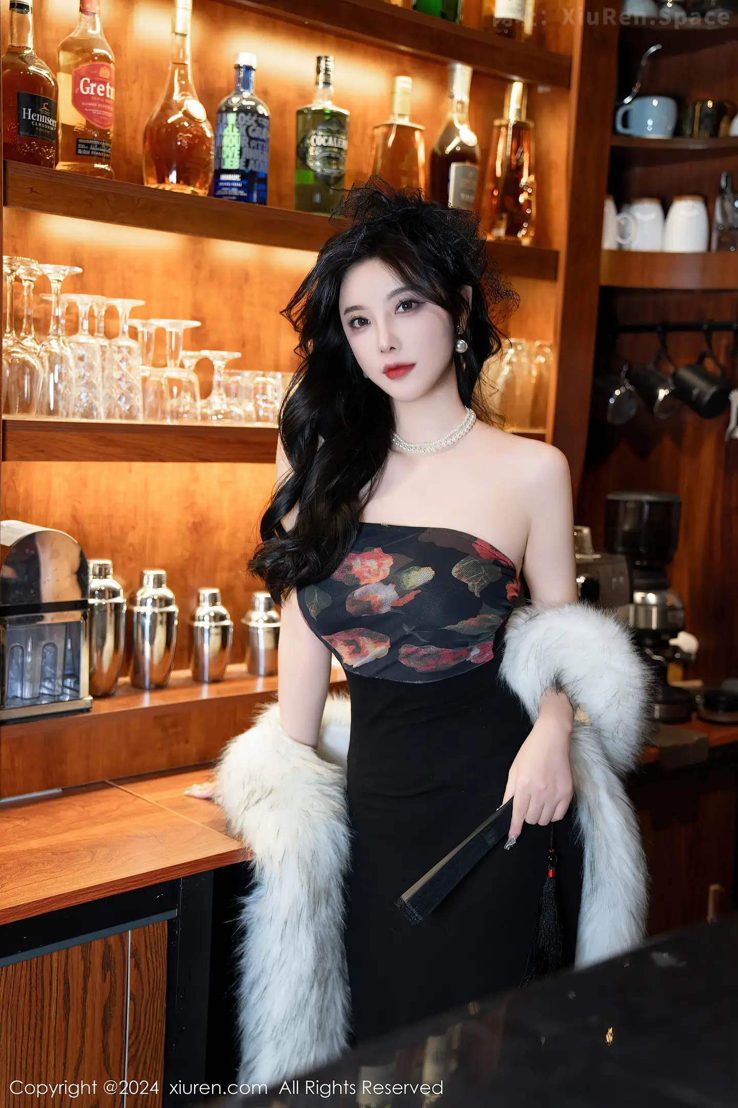 图片[3]-[XiuRen秀人网]VOL.8169 女神杨晨晨Yome性感深色露肩连衣短裙配黑丝吊袜完美诱惑写真90P-秀人网官方网站